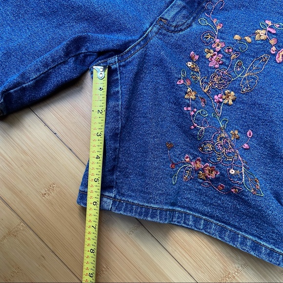 Vintage Embroidered Mom Yoke Shorts - Picture 6 of 8